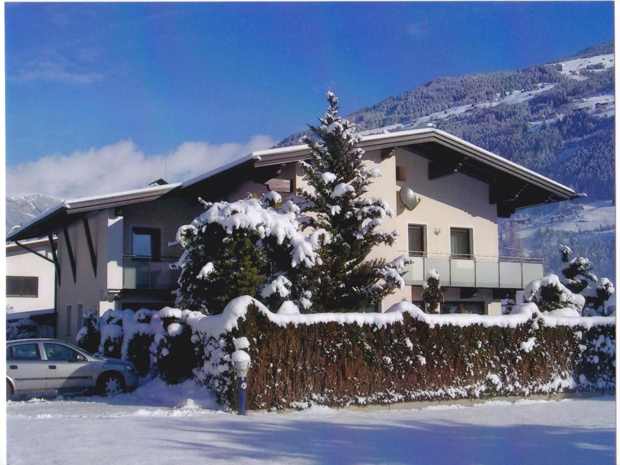 Cozy Apartment In Aschau Im Zillertal Near Ski Lift Luaran gambar