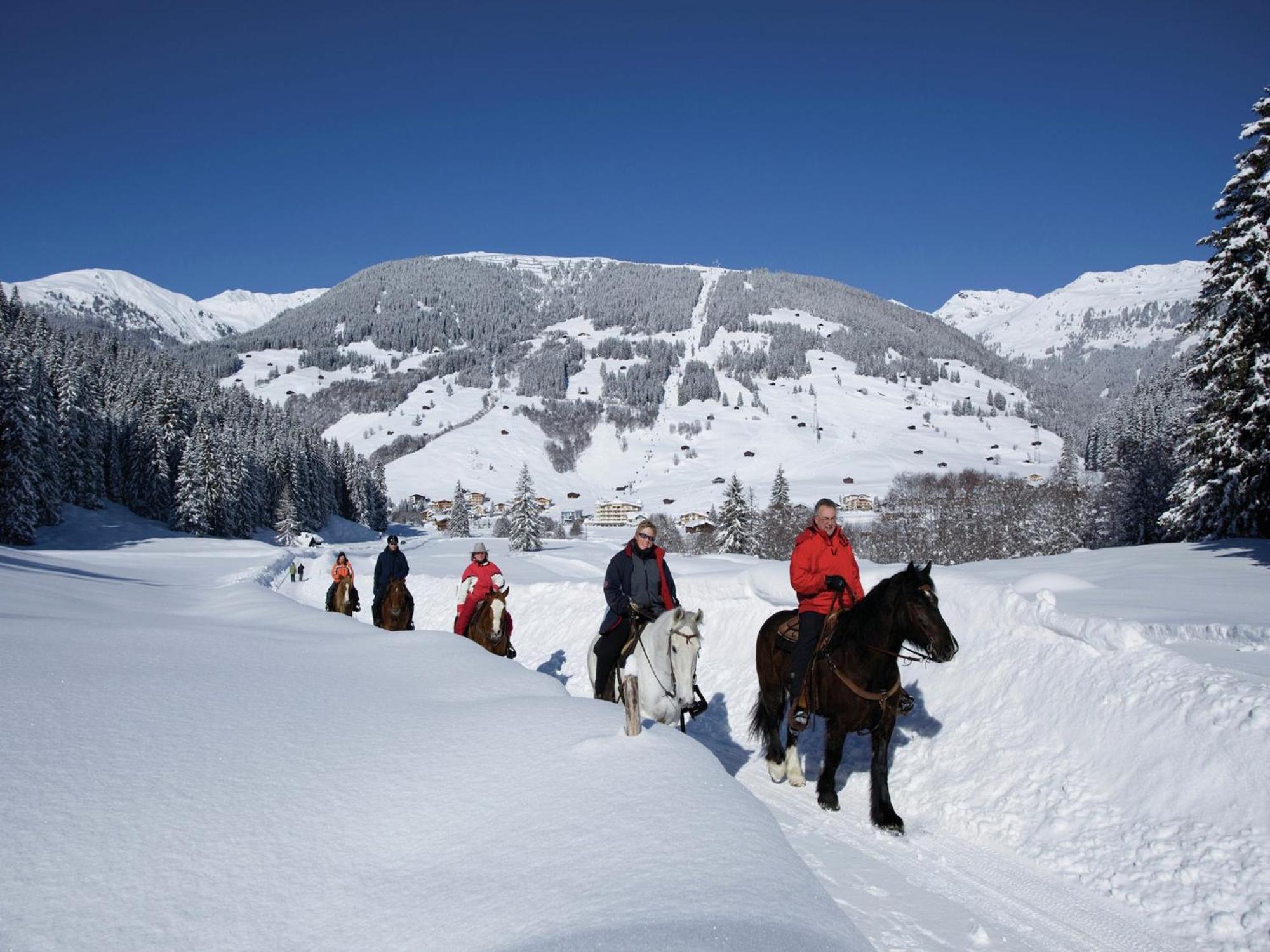 Cozy Apartment In Aschau Im Zillertal Near Ski Lift Luaran gambar